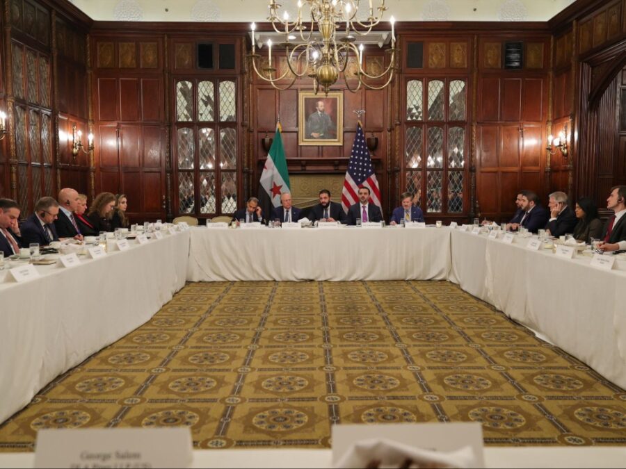 الرئيس الشرع يشارك في مأدبة عشاء مع أعضاء غرفة التجارة الأمريكية في واشنطن