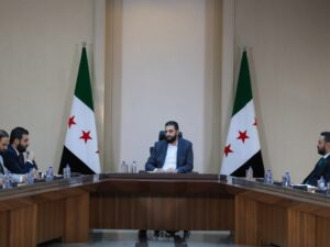 الرئيس الشرع يعقد اجتماعاً مع وزير الداخلية وقادة الأمن