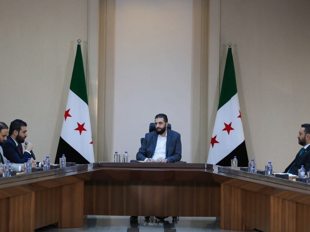 الرئيس الشرع يعقد اجتماعاً مع وزير الداخلية وقادة الأمن