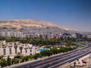 أجواء مستقرة وغائمة جزئياً ودرجات الحرارة أعلى من معدلاتها السنوية