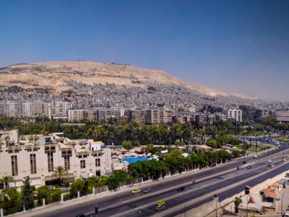 أجواء مستقرة وغائمة جزئياً ودرجات الحرارة أعلى من معدلاتها السنوية