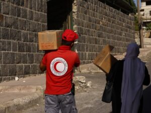 الهلال الأحمر السوري يوزع مساعدات على أكثر من 117 ألف أسرة متضررة في السويداء