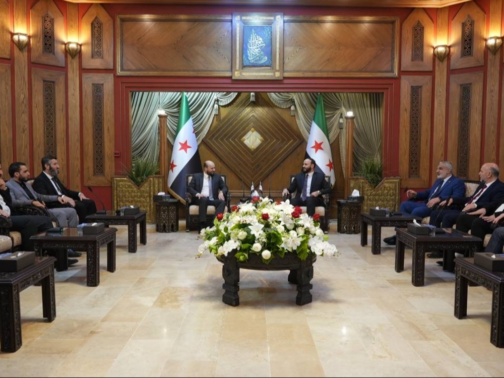 وزير الطاقة يبحث مع محافظ حلب تطوير المنظومة الكهربائية وإعادة التأهيل