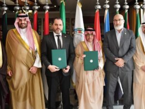 وزارة السياحة توقع برنامجاً تنفيذياً مع المنظمة العربية للسياحة في السعودية