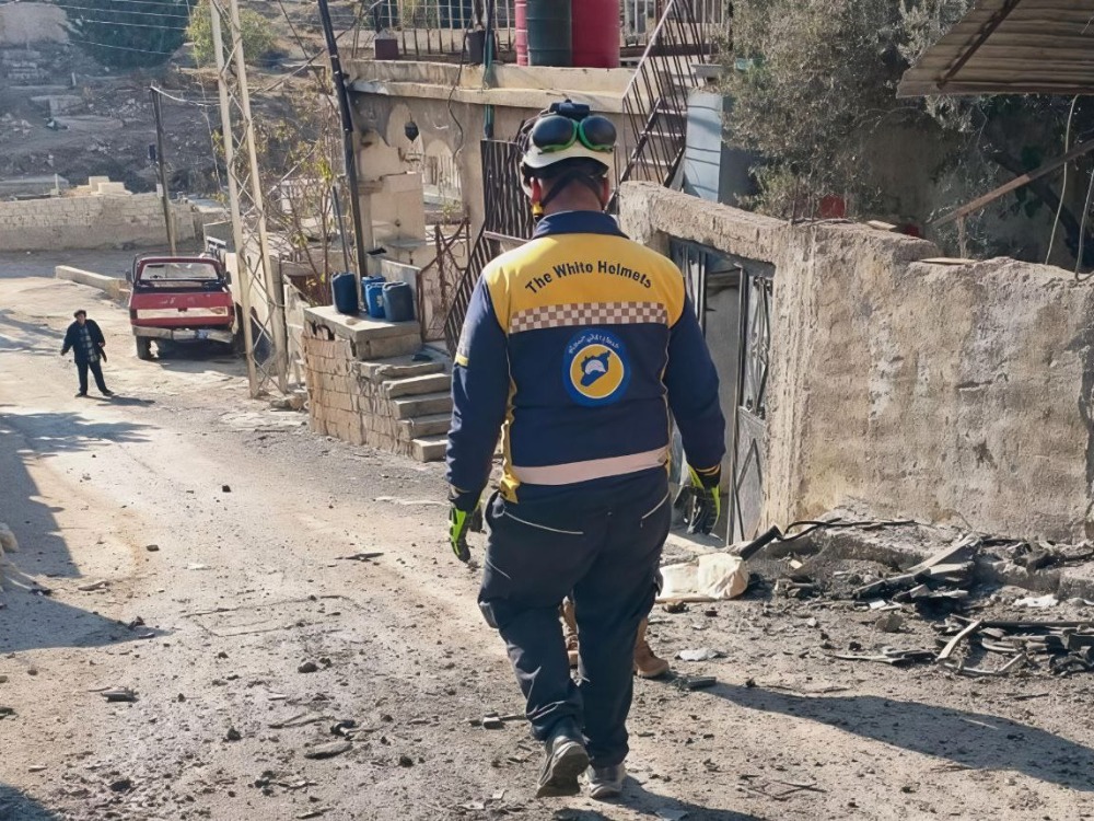 فرق الدفاع المدني تتمكن من الدخول إلى بيت جن