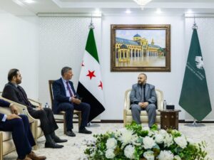 وزير الدفاع يبحث مع السفير الباكستاني مجالات تطوير القدرات الجوية