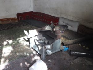 إصابة امرأة وطفلتها جراء انفجار مخلفات حرب ضمن مدفأة بريف إدلب الغربي