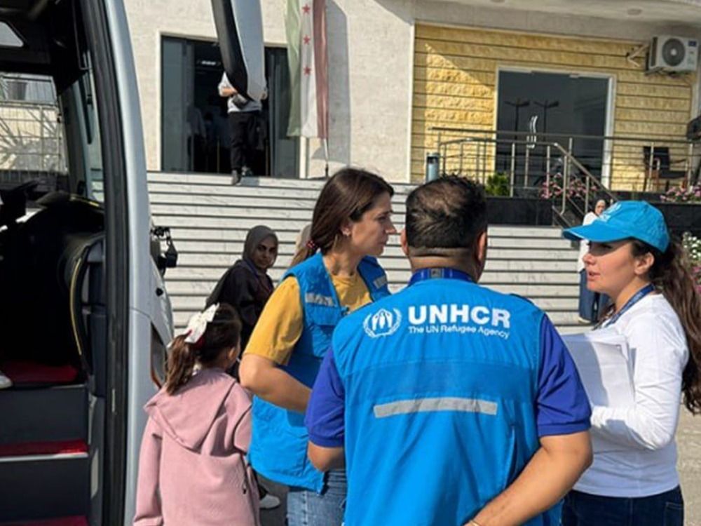 تضم 90 عائلة.. وصول قافلة جديدة من اللاجئين في لبنان عبر معبر العريضة