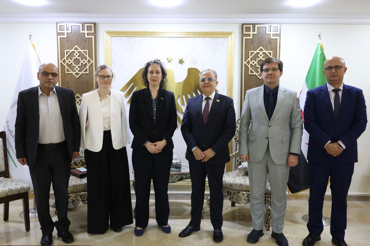 وزير التعليم العالي يلتقي وفد من الحكومة البريطانية لتعزيز التعاون الأكاديمي