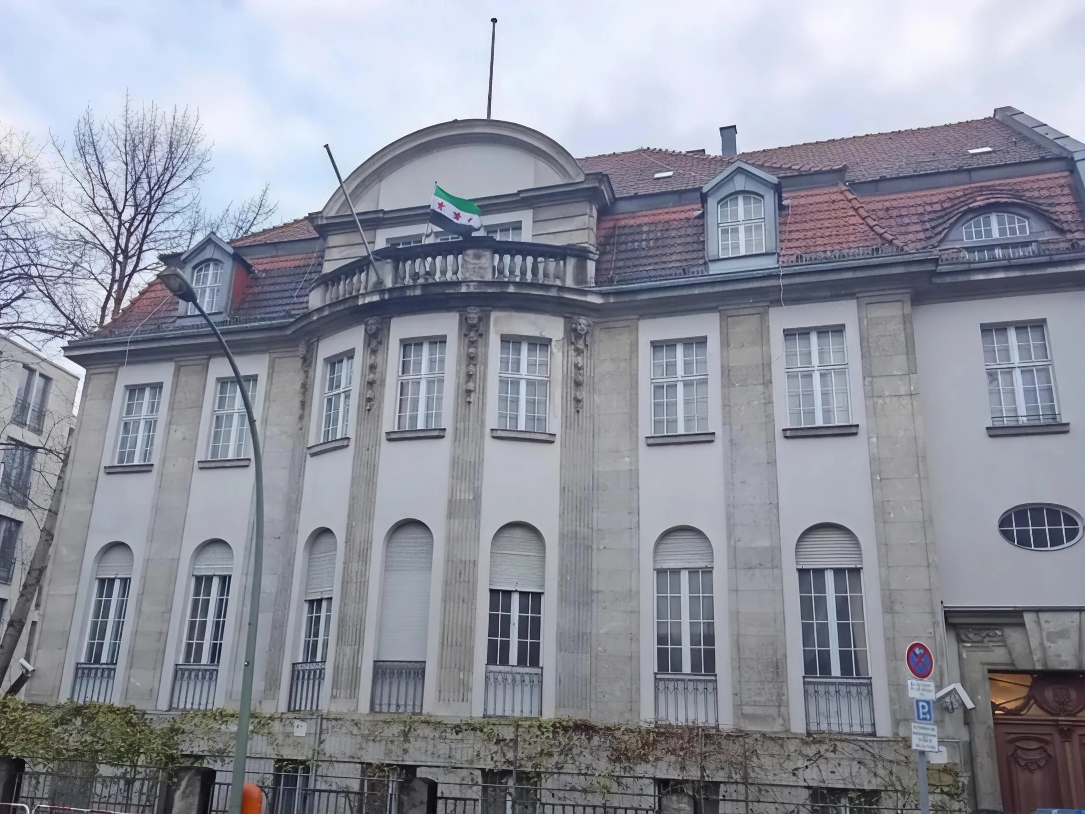 وزارة الخارجية تطلق النظام المرحلي لحجز المواعيد في سفارة برلين