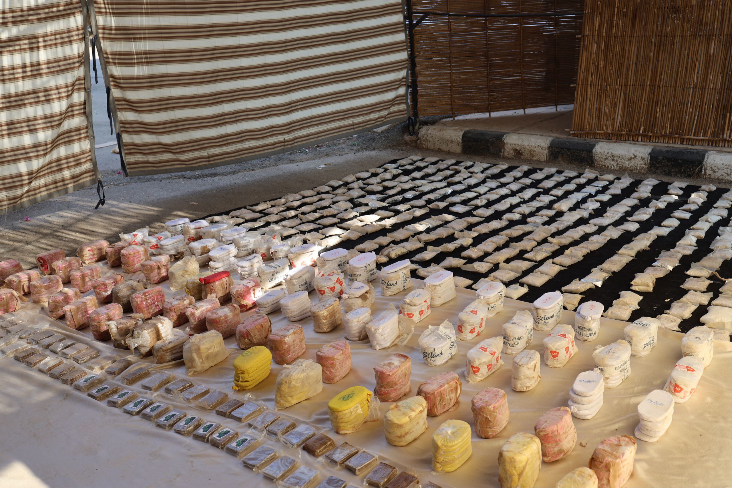 وزارة الداخلية تعلن ضبط كميات كبيرة من المخدرات في البادية السورية