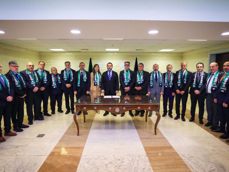 الوزير الشيباني يوقع قراراً بإعادة الدبلوماسيين المنشقين عن النظام البائد