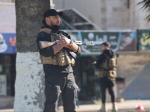 مصدر أمني للإخبارية: مسلحون من فلول النظام البائد استغلوا الاحتجاجات لتنفيذ الاعتداءات