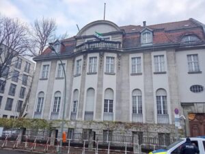 رقم قياسي جديد.. سفارة برلين تنجز 10643 معاملة في شهر واحد