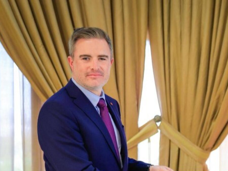 السفير الكندي يؤكد وقوف بلاده مع السوريين في ذكرى التحرير