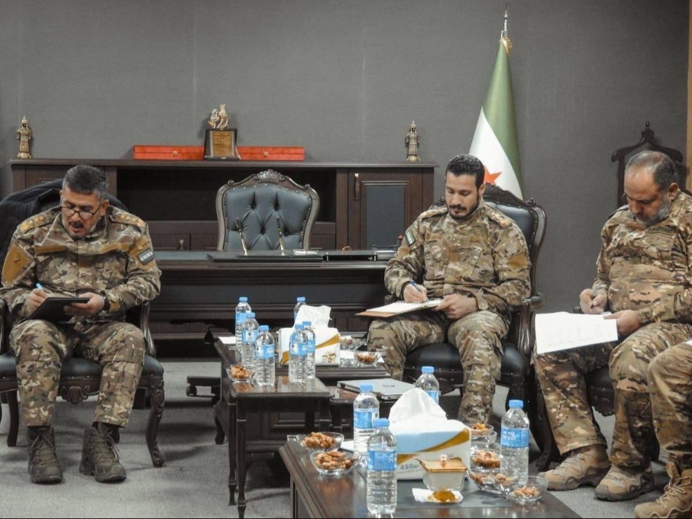 وفد رفيع من وزارة الدفاع يتفقد الجاهزية العسكرية في منطقة نبع السلام