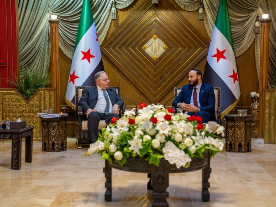 وزير المالية يلتقي محافظ حلب ويؤكد إعطاء الأولوية لإنهاء ملف مخيمات النزوح