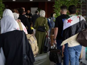 ضمن خطة إجلاء أطلقتها وزارة الخارجية.. وصول أول طائرة ركاب سوريين من السودان