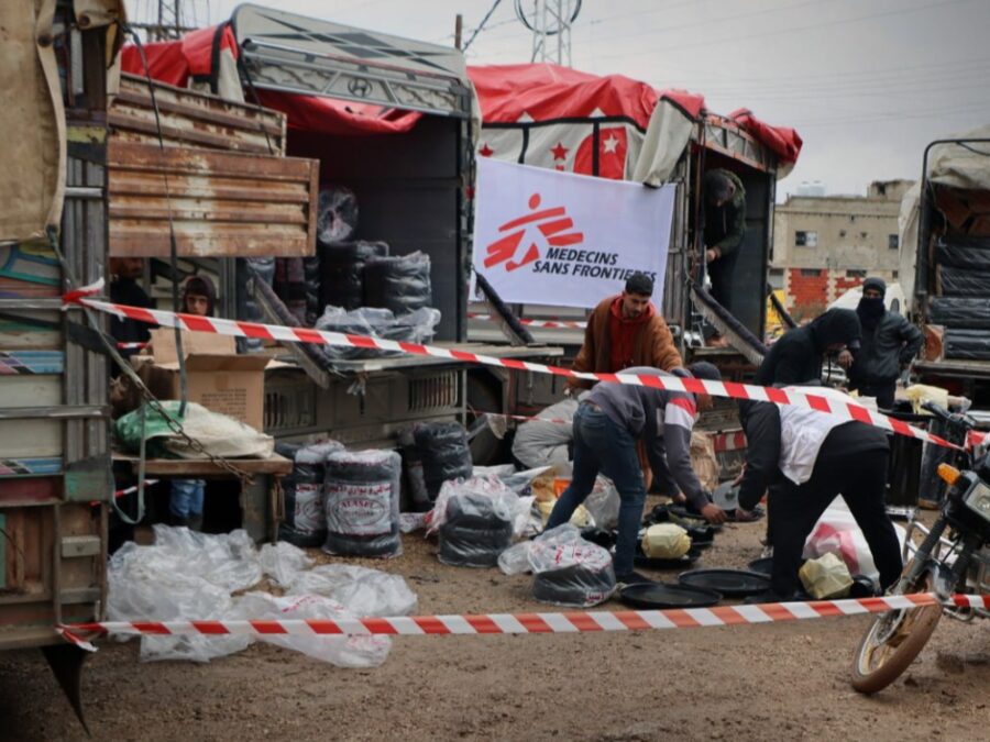 الهلال الأحمر يوزع مستلزمات تدفئة على مهجري السويداء في درعا
