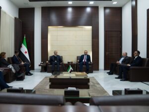 محافظ حمص يبحث مع السفير البلجيكي أولويات إعادة الإعمار