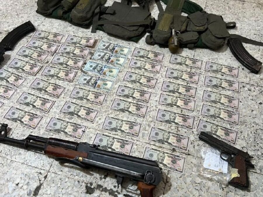 حمص.. القبض على شبكة ترويج عملة مزورة وبحوزتها سلاح حربي