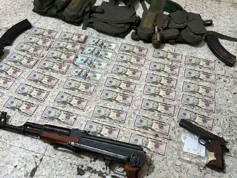حمص.. القبض على شبكة ترويج عملة مزورة وبحوزتها سلاح حربي