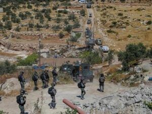 الاحتلال الإسرائيلي يتوغل في قرية معلقة بريف القنيطرة باستخدام دبابات وجرافات