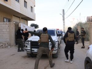 حمص.. الأمن الداخلي يلقي القبض على متورطَين في عملية احتيال وسلب