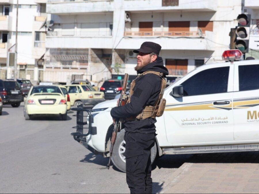 قائد أمن اللاذقية: وقوع إصابات في صفوف المدنيين وقوات الأمن برصاص جهة مجهولة