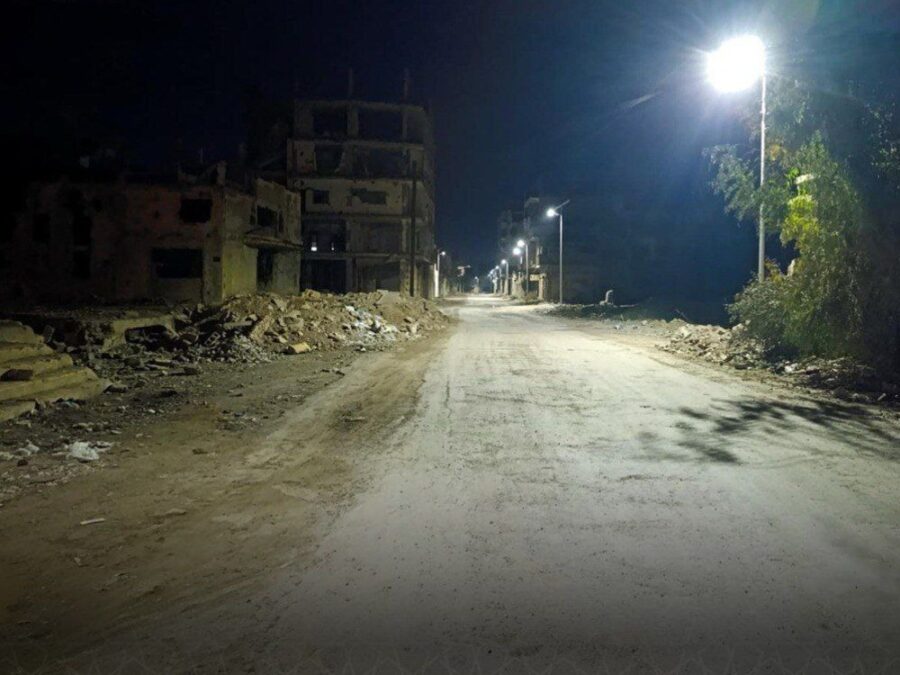 تركيب 800 جهاز إنارة في مدينة دير الزور بدعم من مفوضية اللاجئين