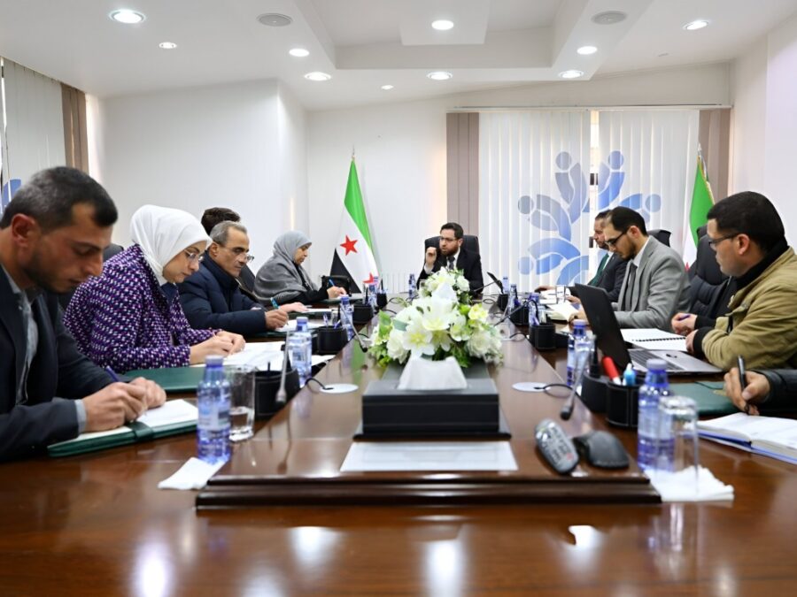 وزير التنمية الإدارية يبحث تطوير المؤسسة العامة للتأمينات