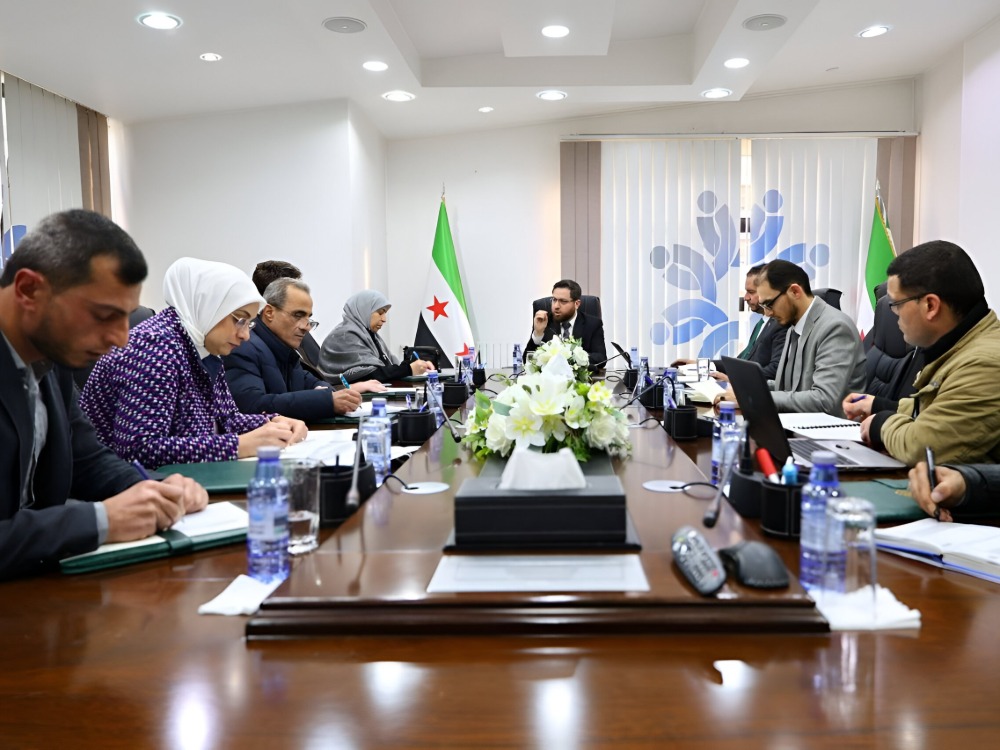 وزير التنمية الإدارية يبحث تطوير المؤسسة العامة للتأمينات