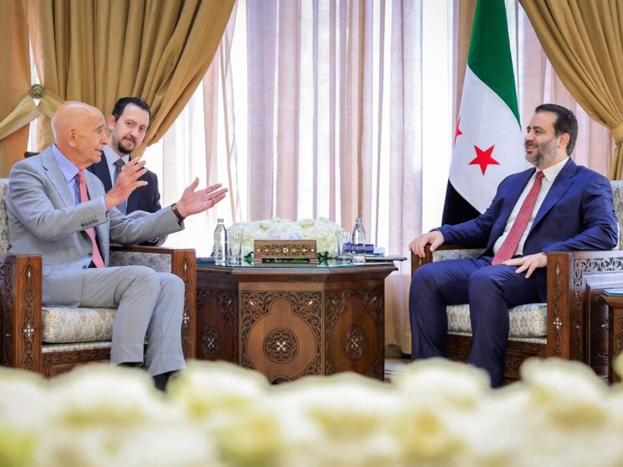 لبحث آفاق التعاون.. وزير الخارجية والمغتربين يلتقي المبعوث الأمريكي في دمشق