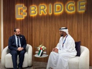 وزير الإعلام يبحث في أبو ظبي تطوير التعاون الإعلامي مع الإمارات والأردن