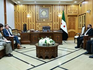 وزير العدل يبحث مع وفد "الحركة القانونية العالمية" تعزيز التعاون وبناء القدرات القضائية