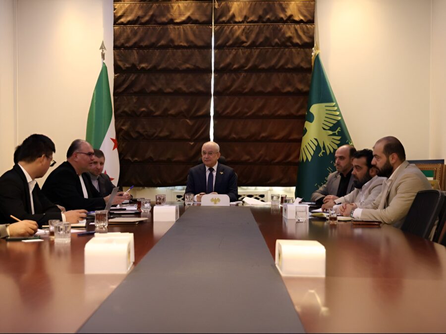 وزارة النقل تبحث مع شركة صينية مشروع استبدال الشاحنات القديمة