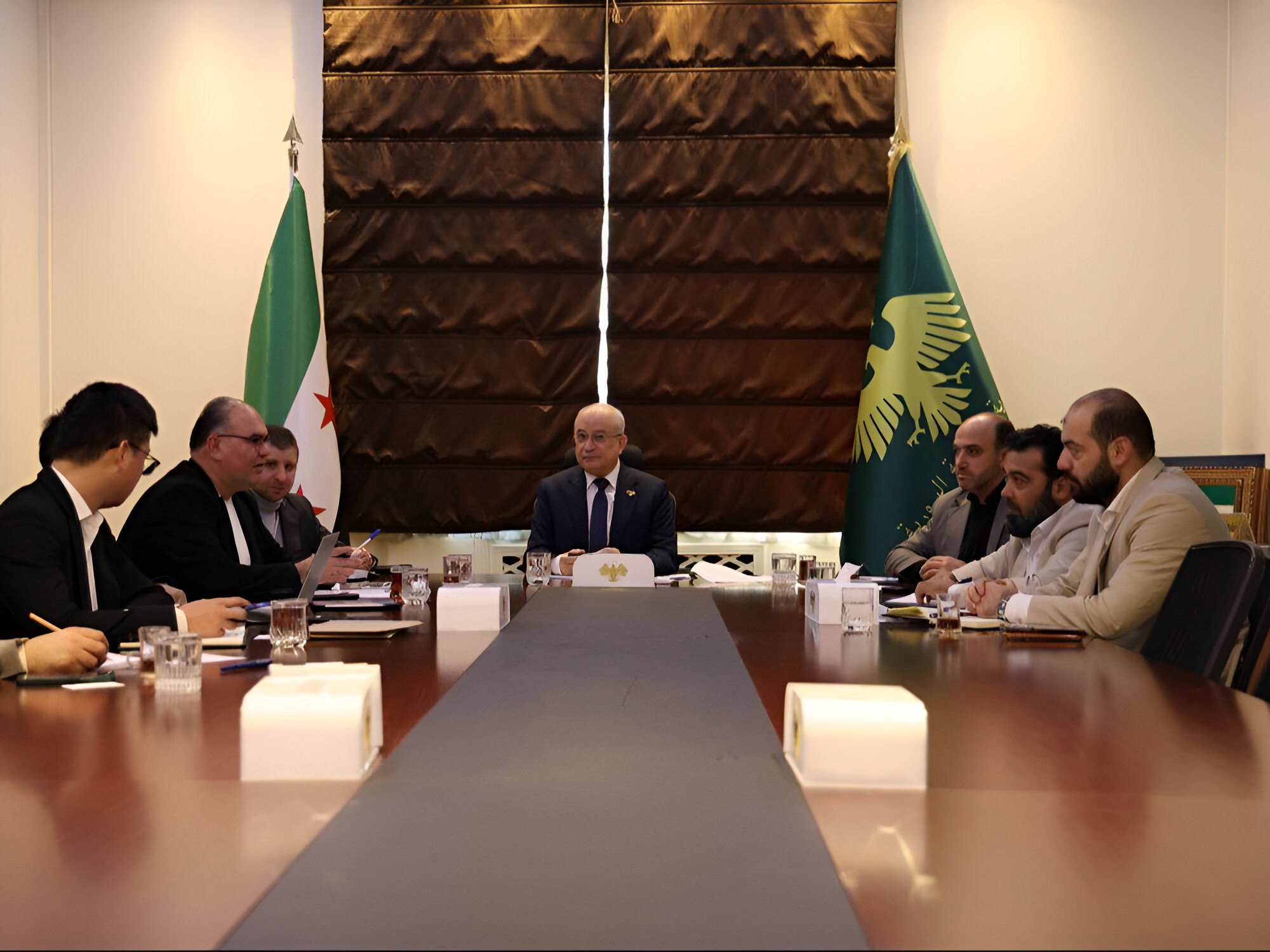 وزارة النقل تبحث مع شركة صينية مشروع استبدال الشاحنات القديمة