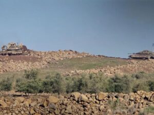 القنيطرة.. الاحتلال الإسرائيلي يداهم منزلاً ويعتقل شاباً ويقتاده إلى جهة مجهولة