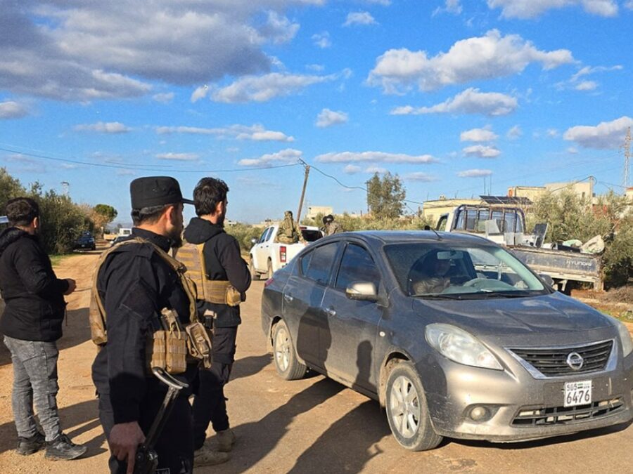 مجموعات خارجة عن القانون تستهدف سيارات مدنية بريف حماة الغربي