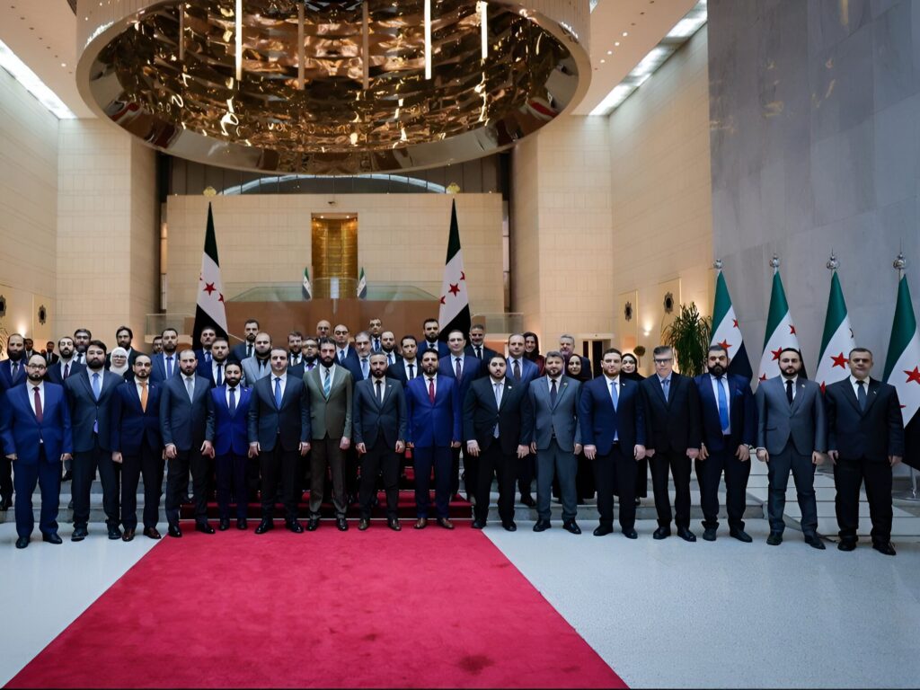 الرئيس الشرع يثمن جهود وزير الخارجية أسعد الشيباني وفريقه