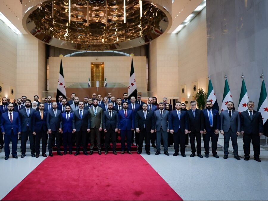 الرئيس الشرع يثمن جهود وزير الخارجية أسعد الشيباني وفريقه