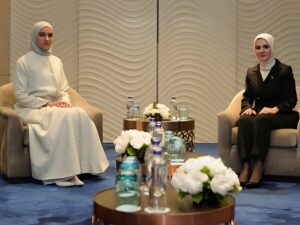 عقيلة الرئيس الشرع تلتقي وزيرة الأسرة والخدمات الاجتماعية في إسطنبول