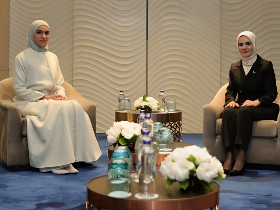 عقيلة الرئيس الشرع تلتقي وزيرة الأسرة والخدمات الاجتماعية في إسطنبول