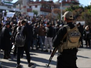 وقفات احتجاجية في مدن ومناطق عدة والأمن الداخلي ينتشر لحمايتها