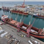 مقدمة من الولايات المتحدة.. وصول باخرة تحمل 14 ألف طن من الطحين إلى مرفأ طرطوس مقدمة من الولايات المتحدة.. وصول باخرة تحمل 14 ألف طن من الطحين إلى مرفأ طرطوس