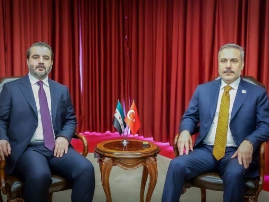 وزير الخارجية والمغتربين يبحث مع نظيره التركي القضايا الثنائية والمسائل الإقليمية