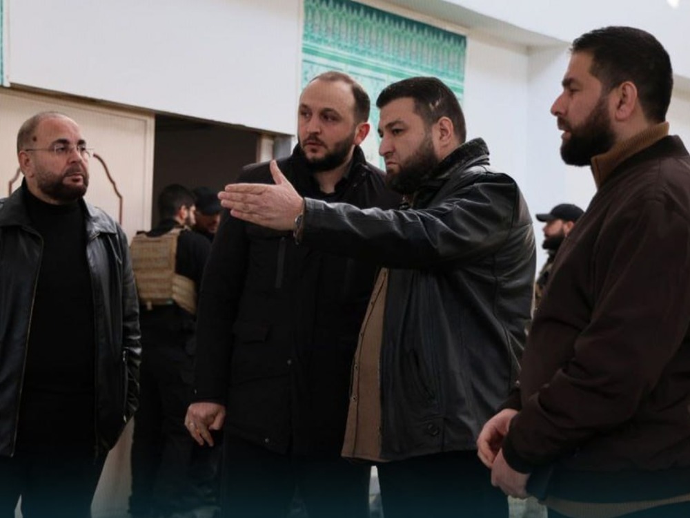 محافظ حمص وقائد الأمن الداخلي يتابعان سير التحقيقات في حادثة تفجير مسجد