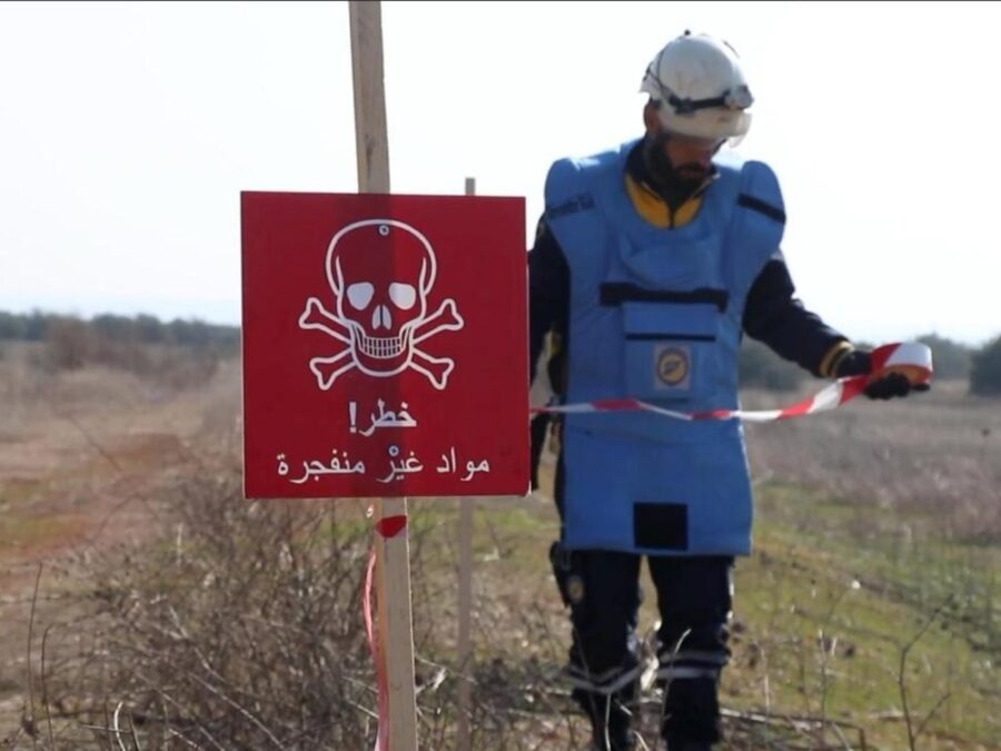 استشهاد طفل وإصابة ثلاثة آخرين جراء انفجار مخلفات حربية بريف إدلب