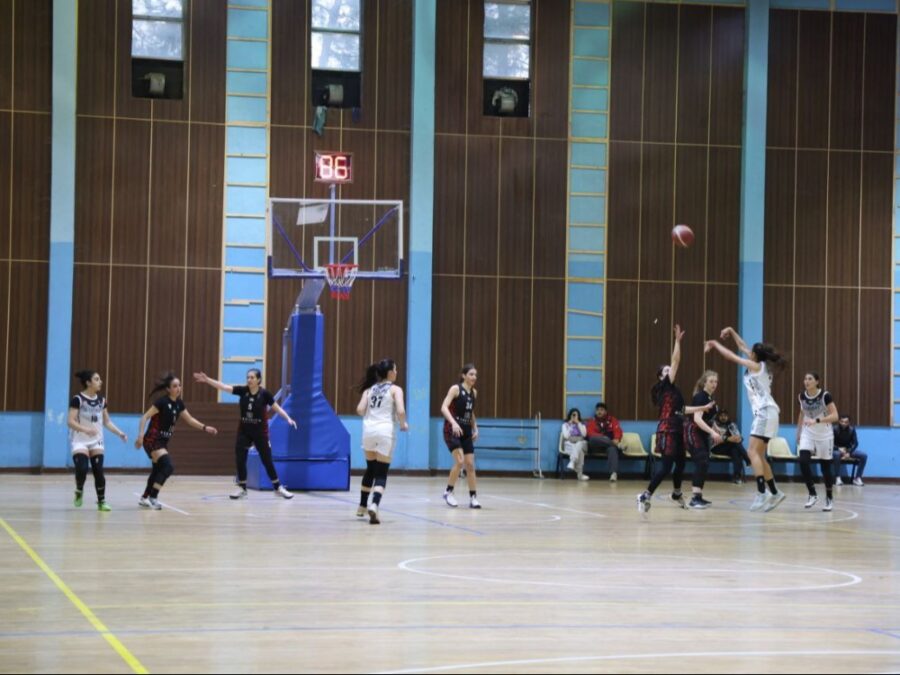 الثورة يفوز على السلمية في افتتاح منافسات دوري كرة السلة للسيدات