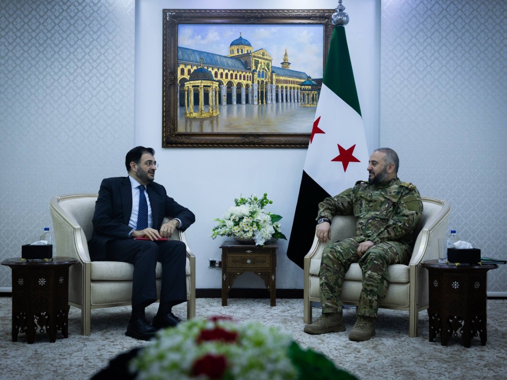 وزيرا الدفاع والاتصالات يبحثان سبل التعاون والتنسيق المشترك